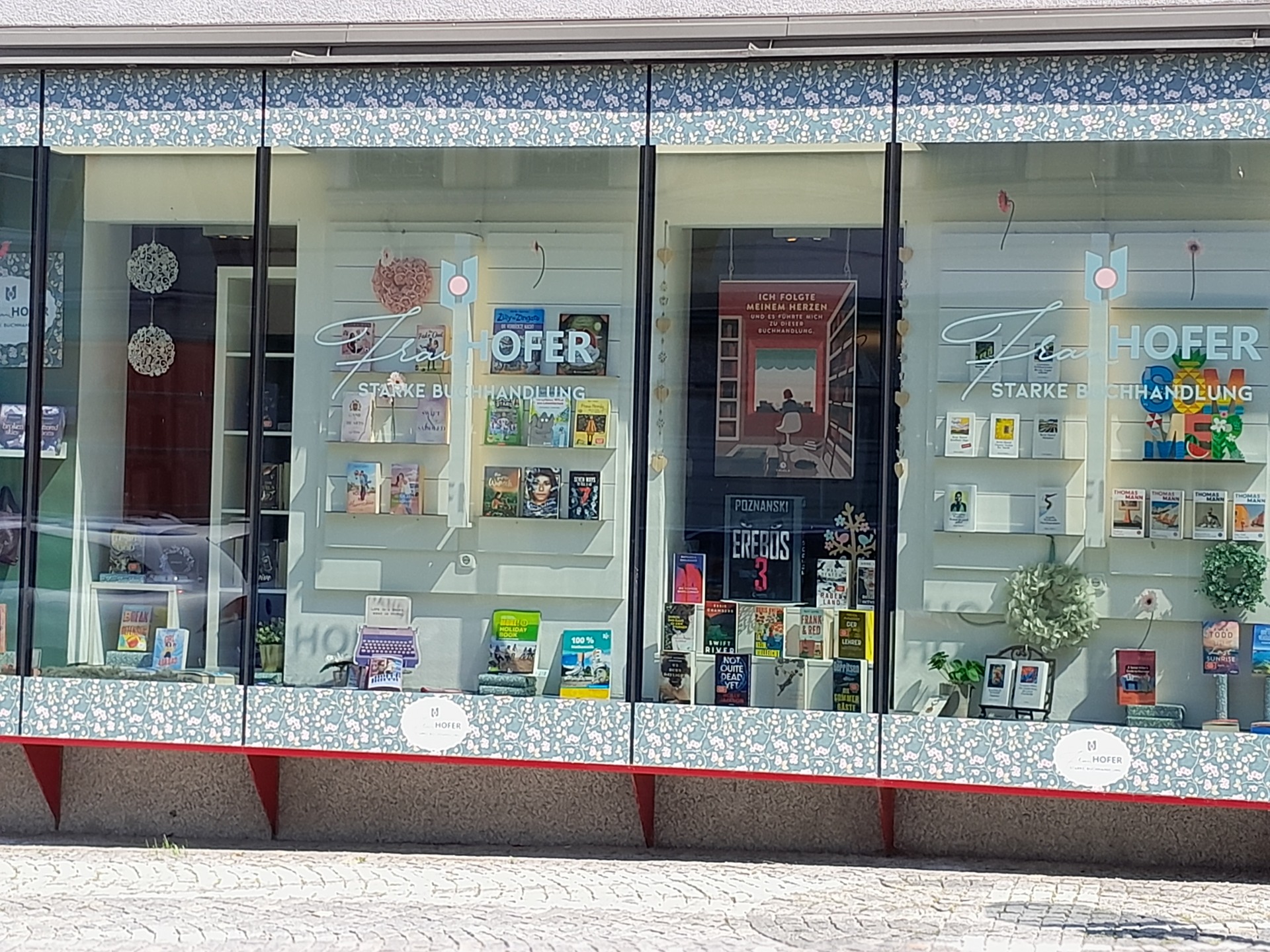 Frau Hofer - die Buchhandlung